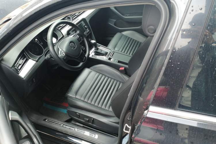 Used Volkswagen Magotan 2018 330TSI DSG Advanced Model Left Front Seat