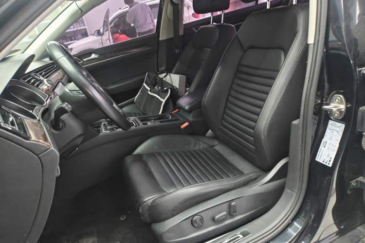 Used Volkswagen Magotan 2018 Facelift 330TSI DSG Luxury Model Left Front Seat