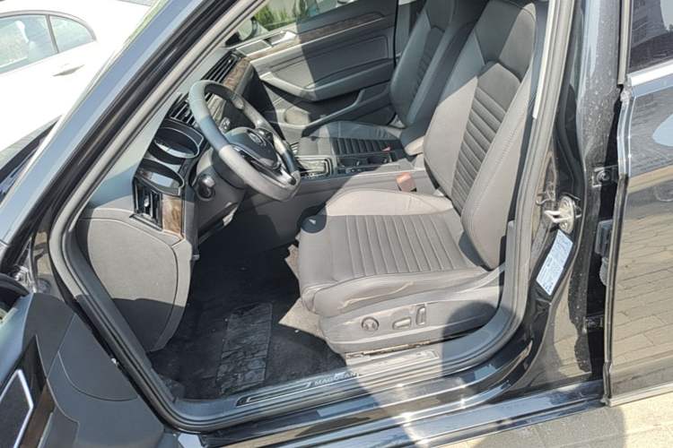 Used Volkswagen Magotan 2018 Facelift 330TSI DSG Luxury Model Left Front Seat