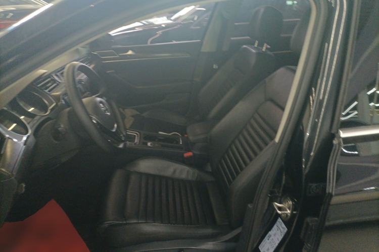 Used Volkswagen Magotan 2018 Facelift 330TSI DSG Luxury Model Left Front Seat