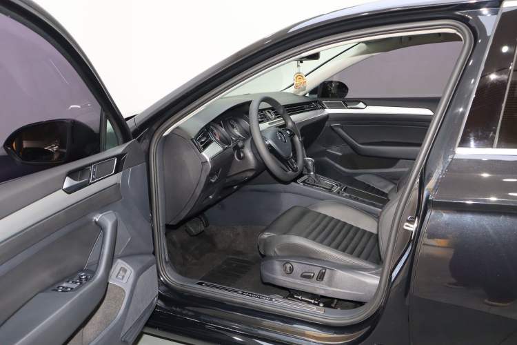 Used Volkswagen Magotan 2018 330TSI DSG Advanced Model Left Front Seat