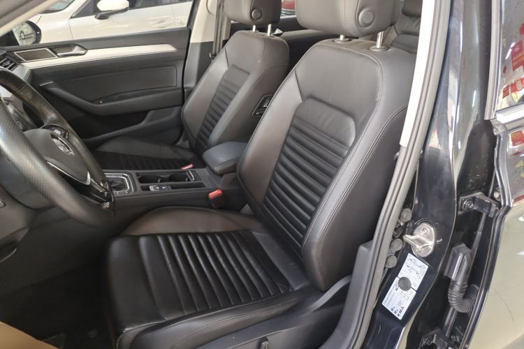 Used Volkswagen Magotan 2018 330TSI DSG Advanced Model Left Front Seat
