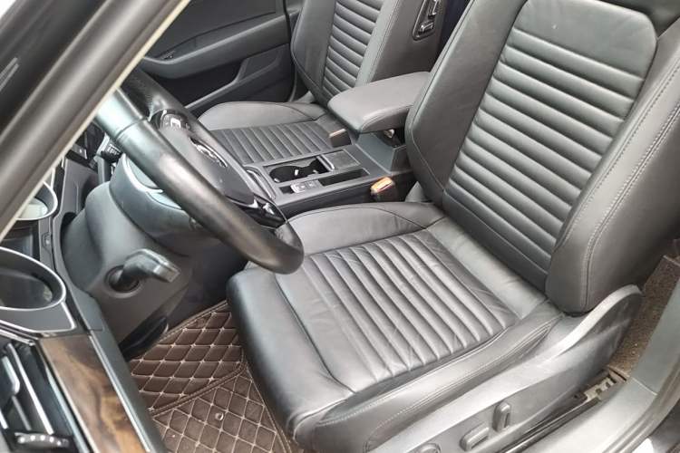 Used Volkswagen Magotan 2018 Facelift 330TSI DSG Luxury Model Left Front Seat