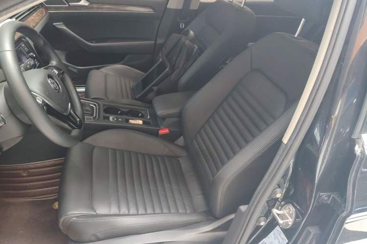 Used Volkswagen Magotan 2018 Facelift 330TSI DSG Luxury Model Left Front Seat