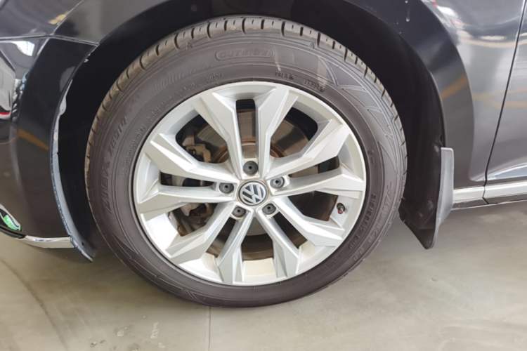Used Volkswagen Magotan 2018 330TSI DSG Luxury Model Left Front Wheel Hub