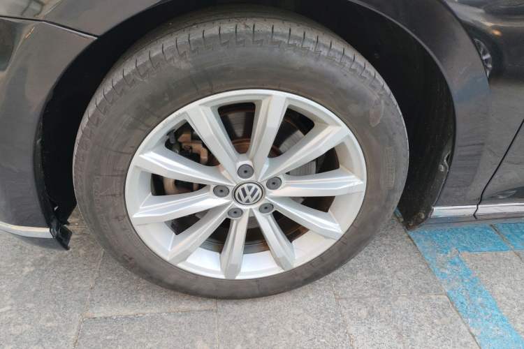 Used Volkswagen Magotan 2018 330TSI DSG Advanced Model Left Front Wheel Hub