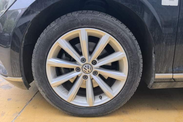 Used Volkswagen Magotan 2018 330TSI DSG Advanced Model Left Front Wheel Hub