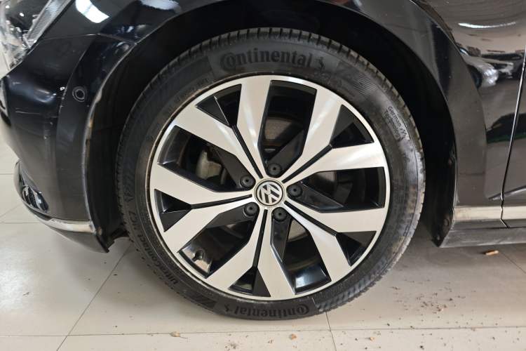 Used Volkswagen Magotan 2018 330TSI DSG Luxury Model Left Front Wheel Hub