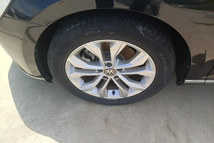 Used Volkswagen Magotan 2018 Facelift 330TSI DSG Luxury Model Left Front Wheel Hub