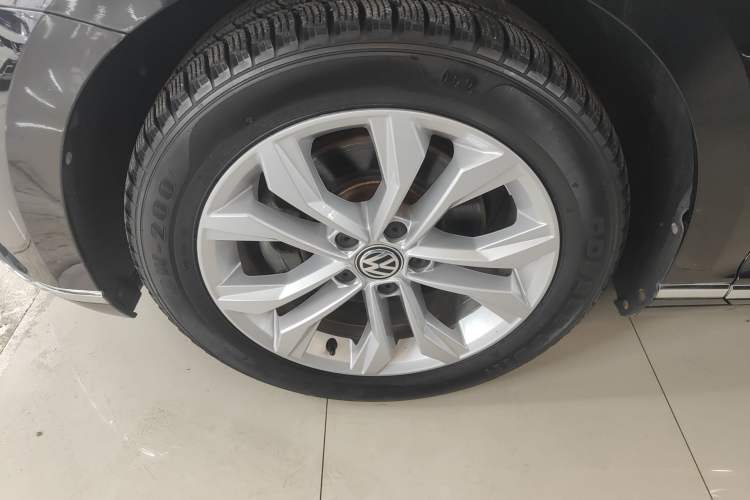 Used Volkswagen Magotan 2018 330TSI DSG Luxury Model Left Front Wheel Hub