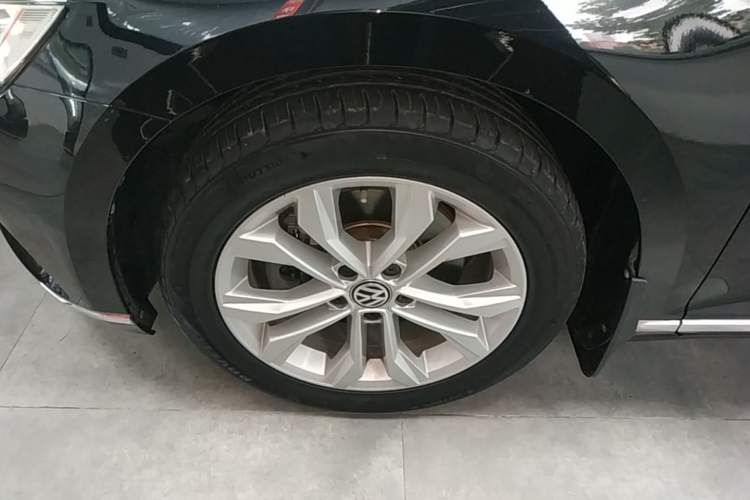 Used Volkswagen Magotan 2018 380TSI DSG Luxury Model Left Front Wheel Hub