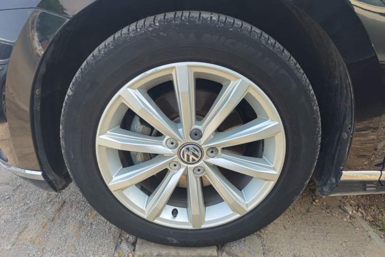 Used Volkswagen Magotan 2018 330TSI DSG Advanced Model Left Front Wheel Hub