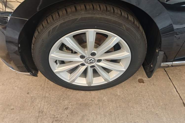 Used Volkswagen Magotan 2018 330TSI DSG Advanced Model Left Front Wheel Hub