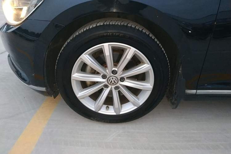 Used Volkswagen Magotan 2018 330TSI DSG Advanced Model Left Front Wheel Hub