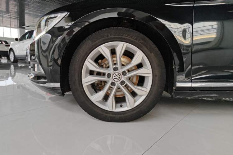 Used Volkswagen Magotan 2018 330TSI DSG Luxury Model Left Front Wheel Hub