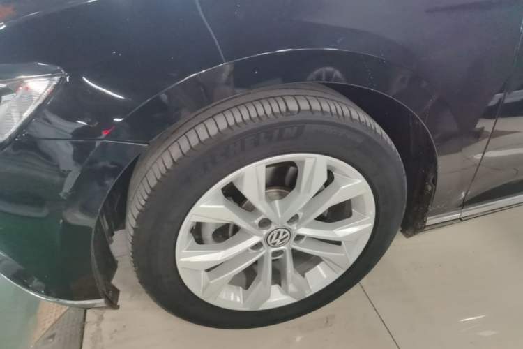 Used Volkswagen Magotan 2018 Facelift 330TSI DSG Luxury Model Left Front Wheel Hub