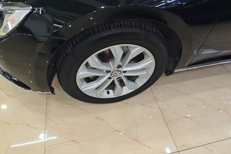 Used Volkswagen Magotan 2018 Facelift 330TSI DSG Luxury Model Left Front Wheel Hub