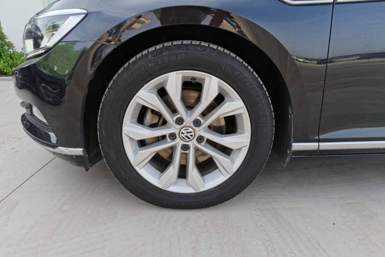 Used Volkswagen Magotan 2018 Facelift 330TSI DSG Luxury Model Left Front Wheel Hub