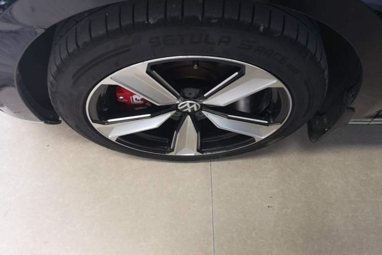Used Volkswagen Magotan 2018 330TSI DSG Advanced Model Left Front Wheel Hub