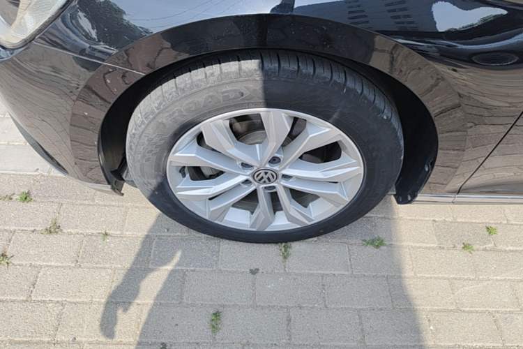 Used Volkswagen Magotan 2018 Facelift 330TSI DSG Luxury Model Left Front Wheel Hub