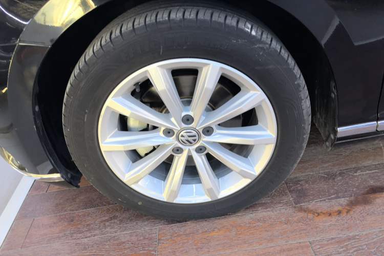Used Volkswagen Magotan 2018 330TSI DSG Advanced Model Left Front Wheel Hub
