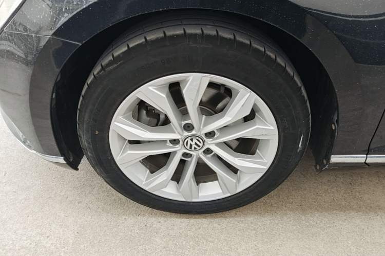 Used Volkswagen Magotan 2018 Facelift 330TSI DSG Luxury Model Left Front Wheel Hub