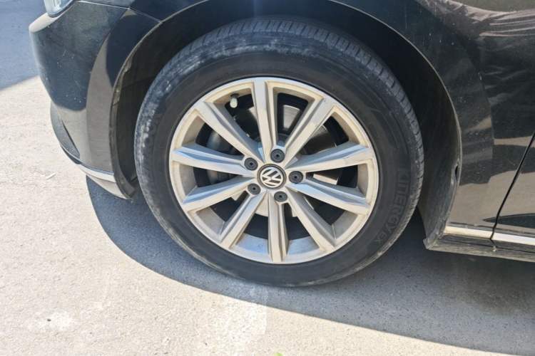Used Volkswagen Magotan 2018 330TSI DSG Advanced Model Left Front Wheel Hub