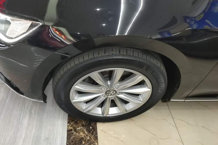 Used Volkswagen Magotan 2018 330TSI DSG Advanced Model Left Front Wheel Hub