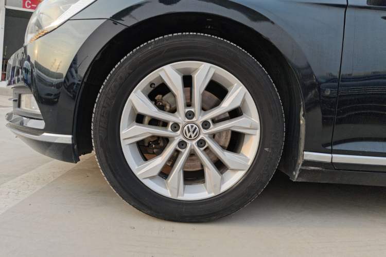 Used Volkswagen Magotan 2018 330TSI DSG Luxury Model Left Front Wheel Hub