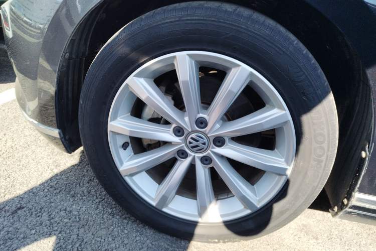 Used Volkswagen Magotan 2018 280TSI DSG Leading Model Left Front Wheel Hub
