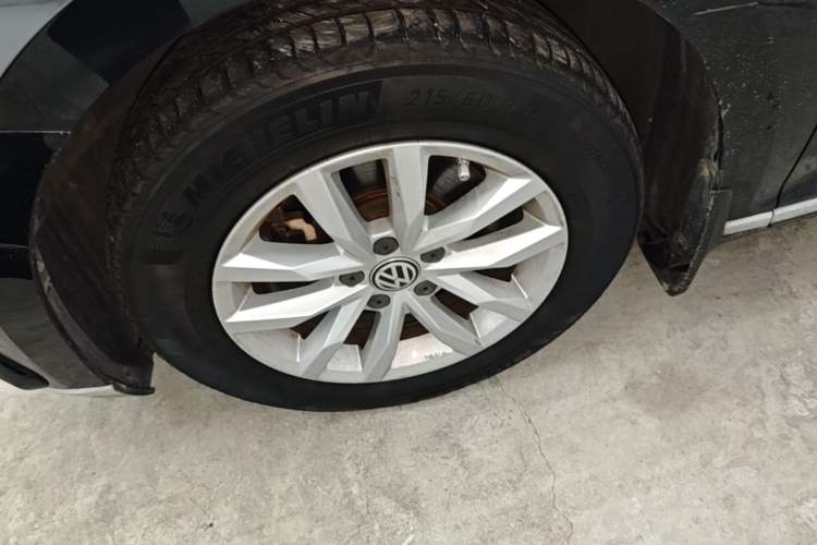 Used Volkswagen Magotan 2018 280TSI DSG Comfort Model Left Front Wheel Hub
