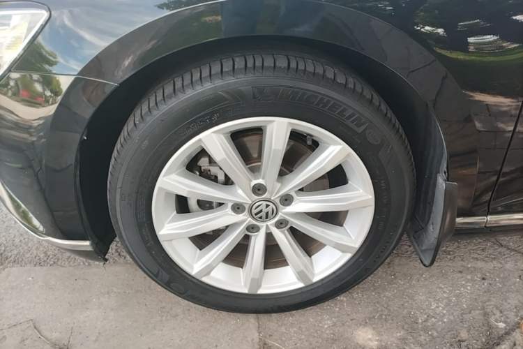 Used Volkswagen Magotan 2018 330TSI DSG Advanced Model Left Front Wheel Hub