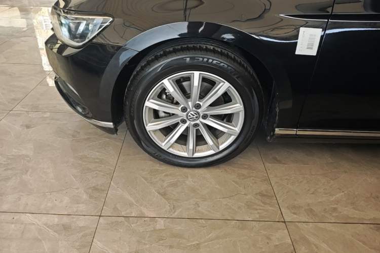 Used Volkswagen Magotan 2018 330TSI DSG Advanced Model Left Front Wheel Hub