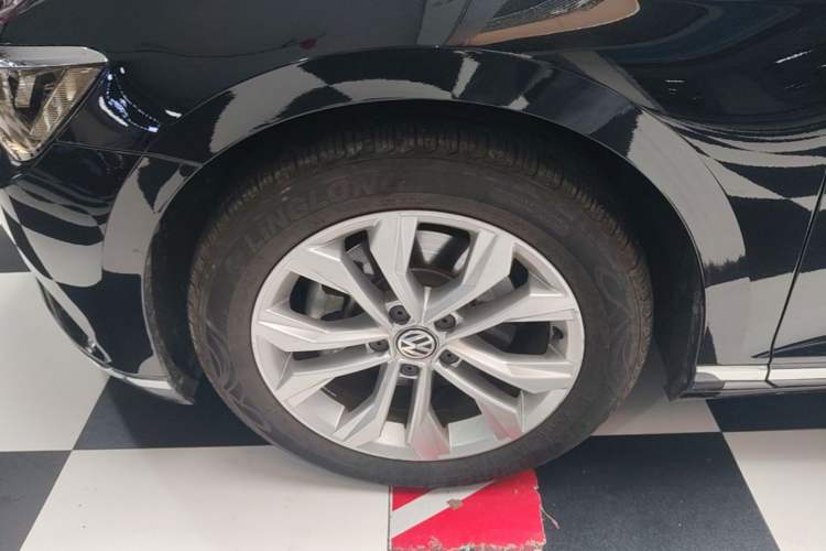 Used Volkswagen Magotan 2018 Facelift 330TSI DSG Luxury Model Left Front Wheel Hub