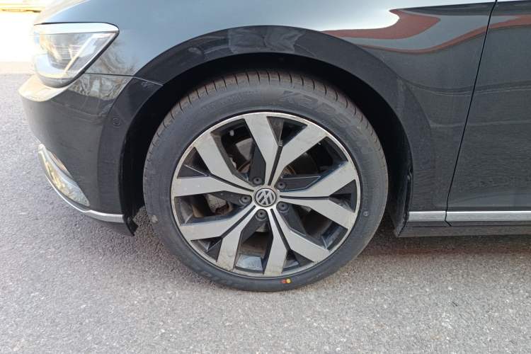 Used Volkswagen Magotan 2018 380TSI DSG Prestige Model Left Front Wheel Hub
