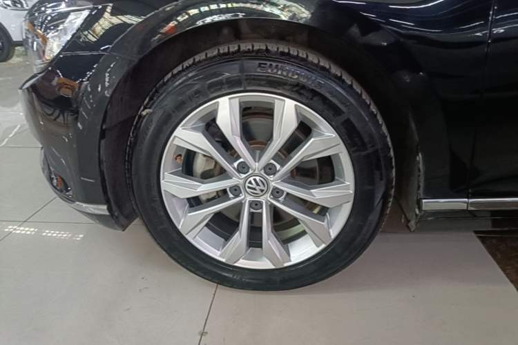 Used Volkswagen Magotan 2018 Facelift 330TSI DSG Luxury Model Left Front Wheel Hub