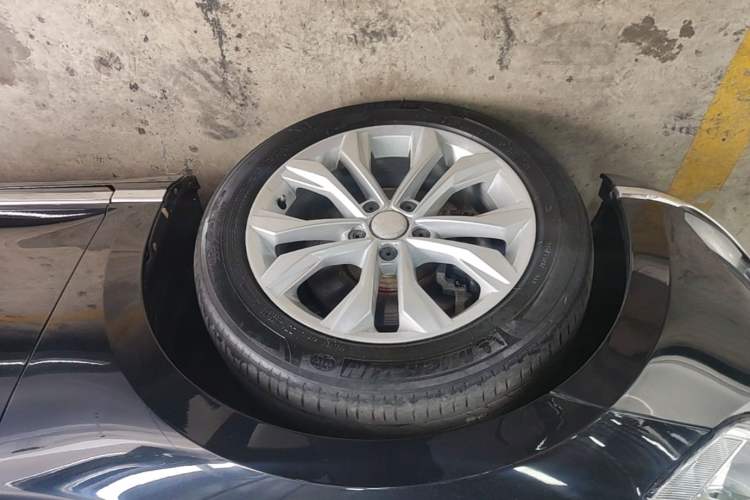 Used Volkswagen Magotan 2018 Facelift 330TSI DSG Luxury Model Left Front Wheel Hub
