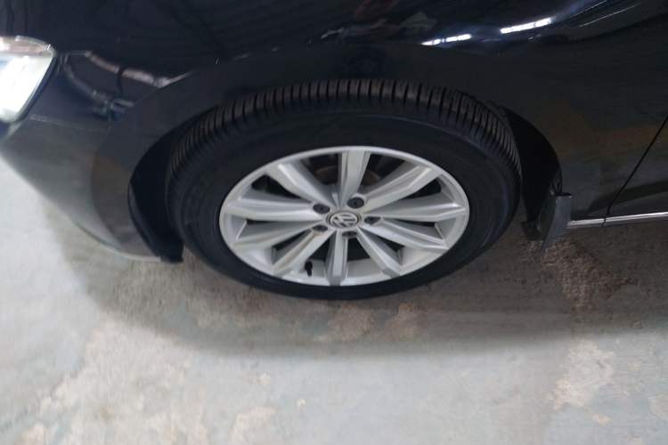 Used Volkswagen Magotan 2018 330TSI DSG Advanced Model Left Front Wheel Hub