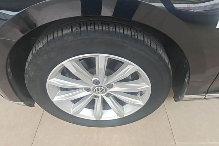 Used Volkswagen Magotan 2018 330TSI DSG Advanced Model Left Front Wheel Hub