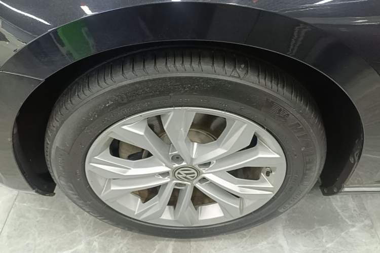 Used Volkswagen Magotan 2018 Facelift 380TSI DSG Luxury Version Left Front Wheel Hub