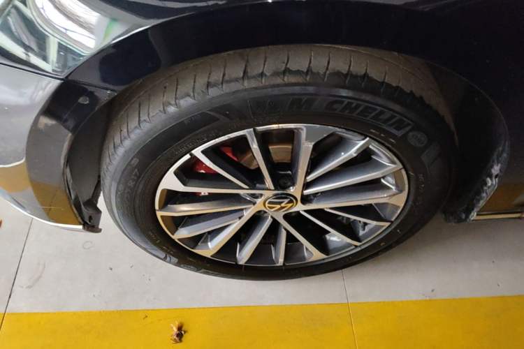 Used Volkswagen Magotan 2018 280TSI DSG Leading Model Left Front Wheel Hub