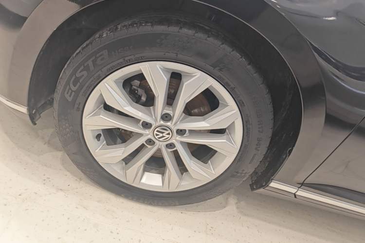 Used Volkswagen Magotan 2018 330TSI DSG Luxury Model Left Front Wheel Hub