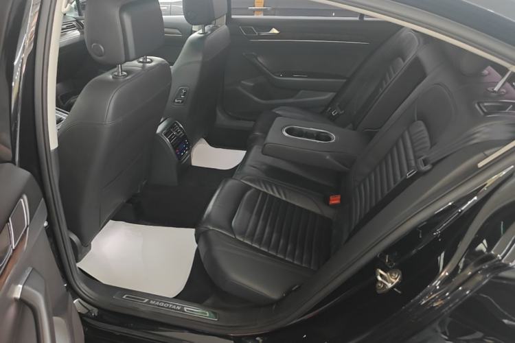 Used Volkswagen Magotan 2018 Facelift 330TSI DSG Luxury Model Left Rear Seat