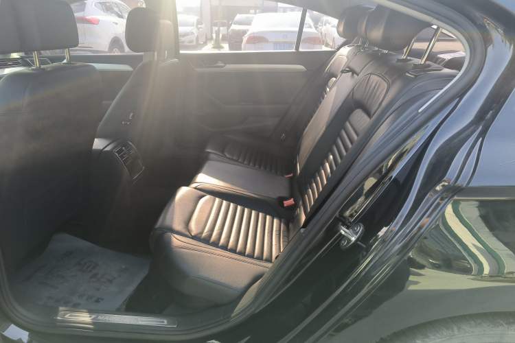 Used Volkswagen Magotan 2018 330TSI DSG Advanced Model Left Rear Seat