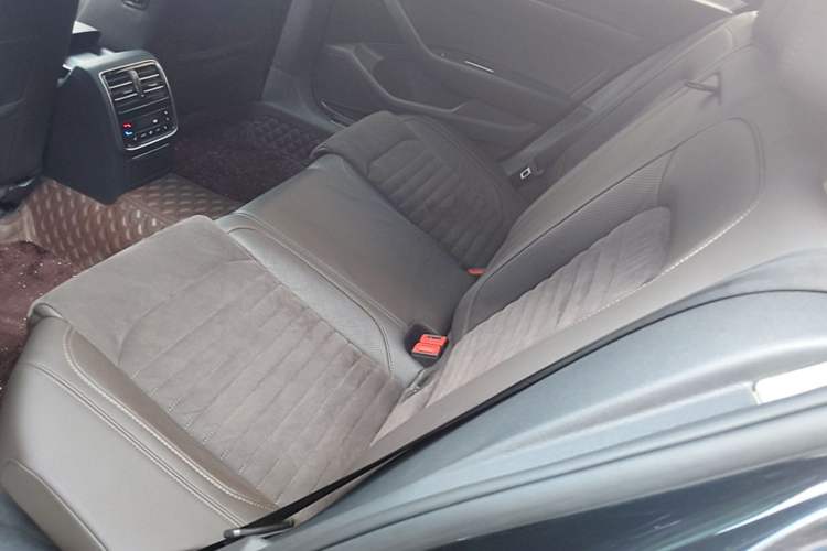 Used Volkswagen Magotan 2018 280TSI DSG Leading Model Left Rear Seat