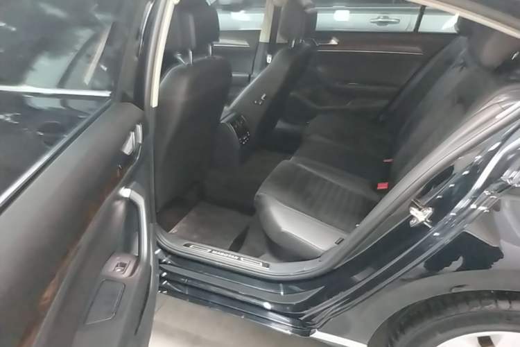 Used Volkswagen Magotan 2018 380TSI DSG Luxury Model Left Rear Seat
