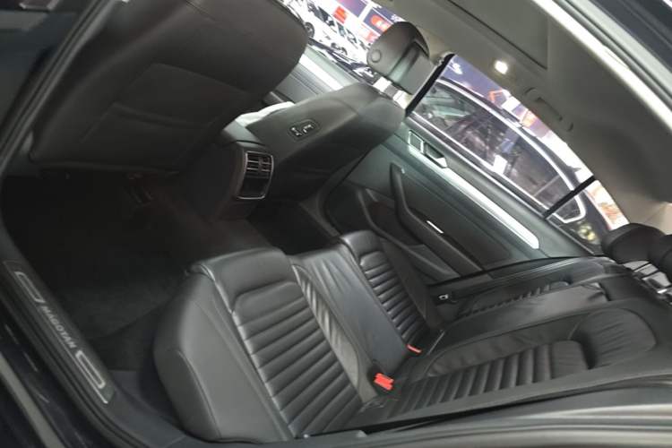 Used Volkswagen Magotan 2018 330TSI DSG Advanced Model Left Rear Seat