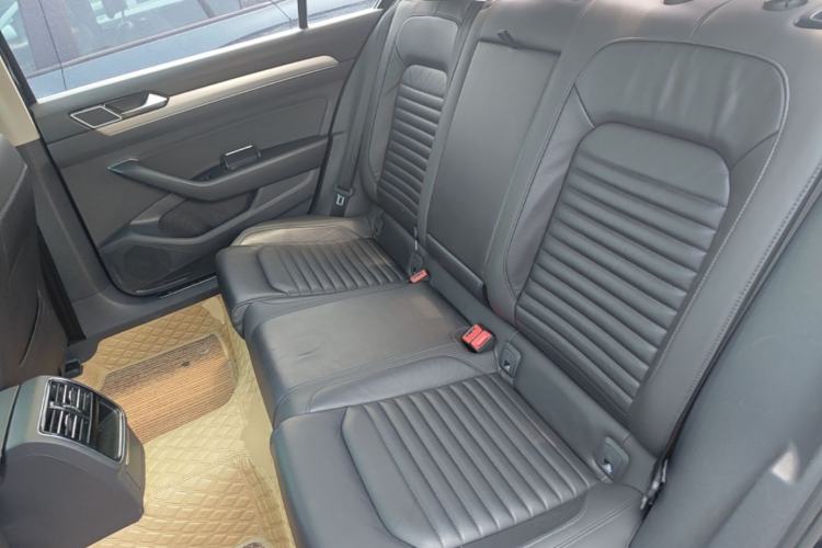 Used Volkswagen Magotan 2018 330TSI DSG Advanced Model Left Rear Seat