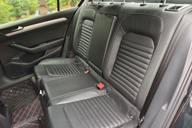 Used Volkswagen Magotan 2018 280TSI DSG Comfort Model Left Rear Seat