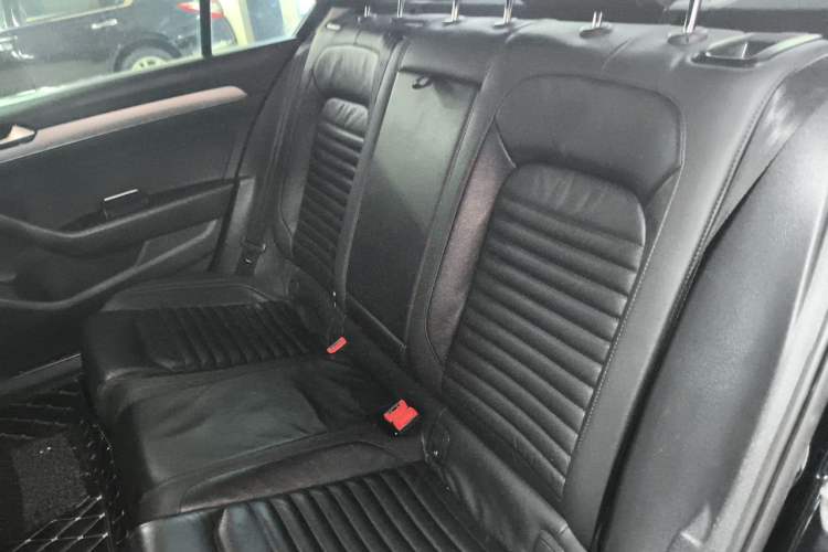 Used Volkswagen Magotan 2018 330TSI DSG Advanced Model Left Rear Seat